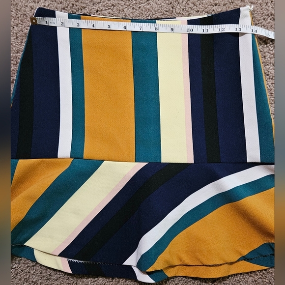 Chic Women's Yellow and Blue Mini Skirt - Picture 6 of 10